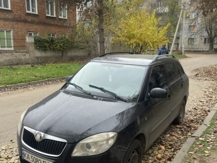 Черный Шкода Фабия, объемом двигателя 1.4 л и пробегом 200 тыс. км за 3600 $, фото 1 на Automoto.ua