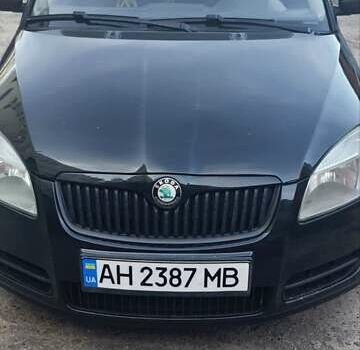 Черный Шкода Фабия, объемом двигателя 1.2 л и пробегом 200 тыс. км за 4500 $, фото 1 на Automoto.ua
