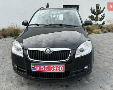 Черный Шкода Фабия, объемом двигателя 1.6 л и пробегом 205 тыс. км за 5800 $, фото 1 на Automoto.ua