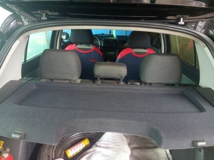 Черный Шкода Фабия, объемом двигателя 1.4 л и пробегом 288 тыс. км за 3800 $, фото 1 на Automoto.ua