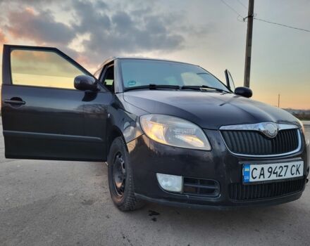 Черный Шкода Фабия, объемом двигателя 1.4 л и пробегом 330 тыс. км за 4200 $, фото 1 на Automoto.ua