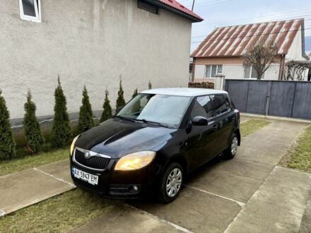 Черный Шкода Фабия, объемом двигателя 1.4 л и пробегом 250 тыс. км за 4100 $, фото 1 на Automoto.ua