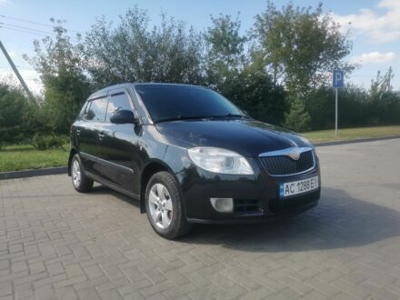 Черный Шкода Фабия, объемом двигателя 1.4 л и пробегом 300 тыс. км за 3800 $, фото 1 на Automoto.ua