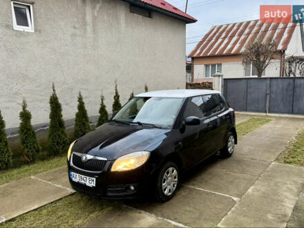Черный Шкода Фабия, объемом двигателя 1.4 л и пробегом 250 тыс. км за 4000 $, фото 1 на Automoto.ua