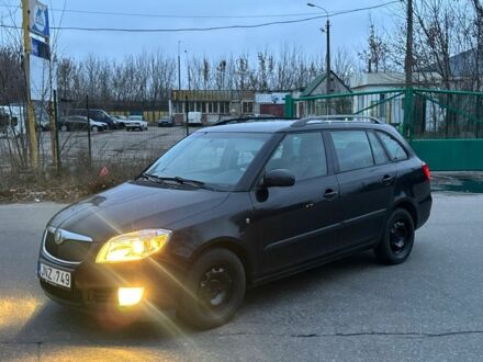 Черный Шкода Фабия, объемом двигателя 1.4 л и пробегом 330 тыс. км за 2550 $, фото 1 на Automoto.ua