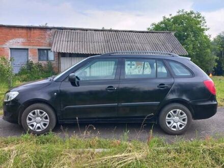 Черный Шкода Фабия, объемом двигателя 1.6 л и пробегом 266 тыс. км за 6000 $, фото 1 на Automoto.ua
