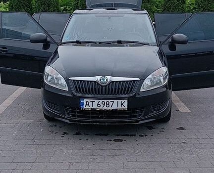 Черный Шкода Фабия, объемом двигателя 1.2 л и пробегом 211 тыс. км за 5500 $, фото 1 на Automoto.ua