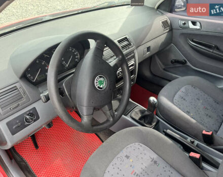 Красный Шкода Фабия, объемом двигателя 1.2 л и пробегом 400 тыс. км за 3500 $, фото 2 на Automoto.ua