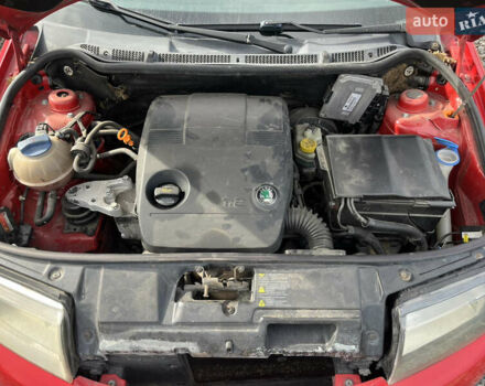 Красный Шкода Фабия, объемом двигателя 1.2 л и пробегом 400 тыс. км за 3500 $, фото 1 на Automoto.ua