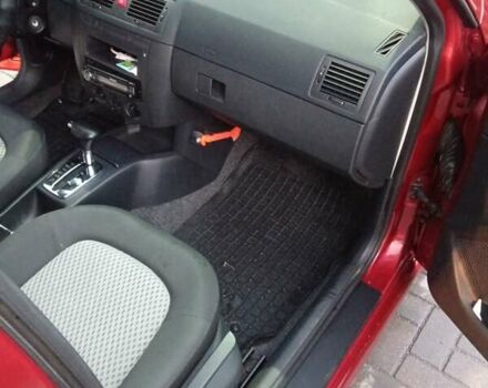 Красный Шкода Фабия, объемом двигателя 1.39 л и пробегом 226 тыс. км за 5400 $, фото 10 на Automoto.ua