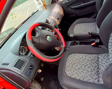 Шкода Фабия 2004 в Сумах на Automoto.ua Красный Шкода Фабия, объемом двигателя 1.2 л и пробегом 181 тыс. км за 3700 $, фото 1 на Automoto.ua