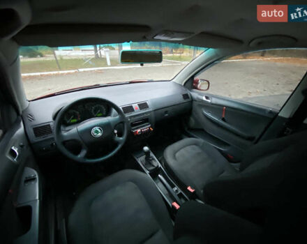 Червоний Шкода Фабія, об'ємом двигуна 1.39 л та пробігом 180 тис. км за 2350 $, фото 9 на Automoto.ua