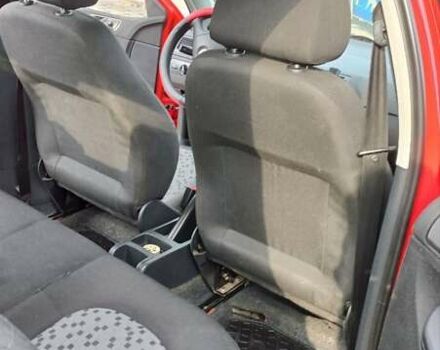Красный Шкода Фабия, объемом двигателя 1.2 л и пробегом 181 тыс. км за 3500 $, фото 7 на Automoto.ua