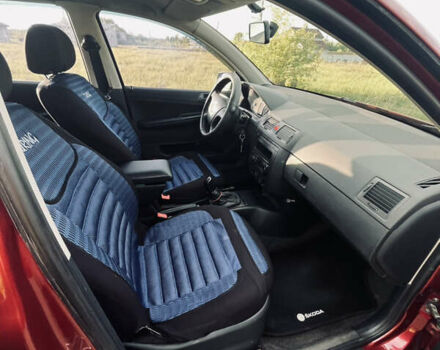 Красный Шкода Фабия, объемом двигателя 1.2 л и пробегом 229 тыс. км за 3300 $, фото 7 на Automoto.ua