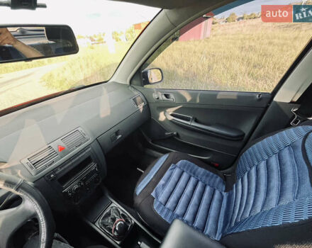 Красный Шкода Фабия, объемом двигателя 1.2 л и пробегом 229 тыс. км за 3500 $, фото 3 на Automoto.ua