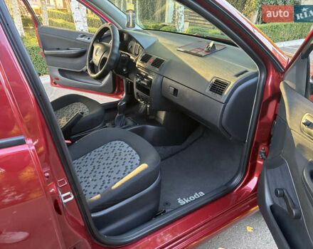Красный Шкода Фабия, объемом двигателя 1.2 л и пробегом 150 тыс. км за 3950 $, фото 5 на Automoto.ua