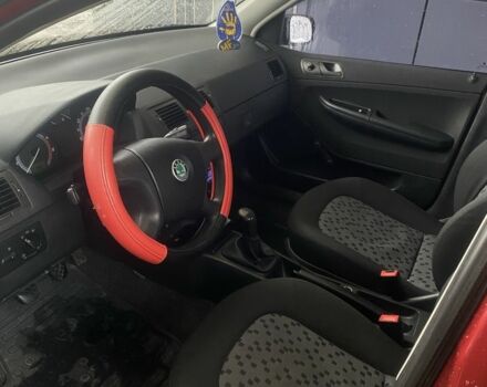 Красный Шкода Фабия, объемом двигателя 1.2 л и пробегом 221 тыс. км за 3950 $, фото 6 на Automoto.ua
