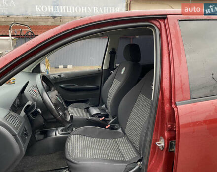 Красный Шкода Фабия, объемом двигателя 1.2 л и пробегом 189 тыс. км за 2999 $, фото 7 на Automoto.ua