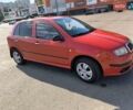 Красный Шкода Фабия, объемом двигателя 1.2 л и пробегом 300 тыс. км за 3500 $, фото 1 на Automoto.ua