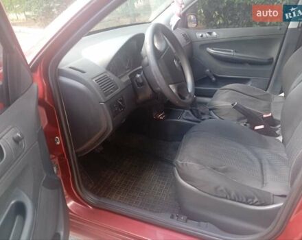 Красный Шкода Фабия, объемом двигателя 1.2 л и пробегом 170 тыс. км за 3400 $, фото 3 на Automoto.ua