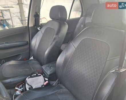 Красный Шкода Фабия, объемом двигателя 1.2 л и пробегом 260 тыс. км за 2700 $, фото 2 на Automoto.ua