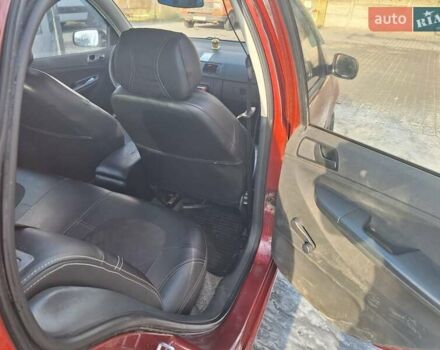 Красный Шкода Фабия, объемом двигателя 1.2 л и пробегом 260 тыс. км за 2700 $, фото 3 на Automoto.ua