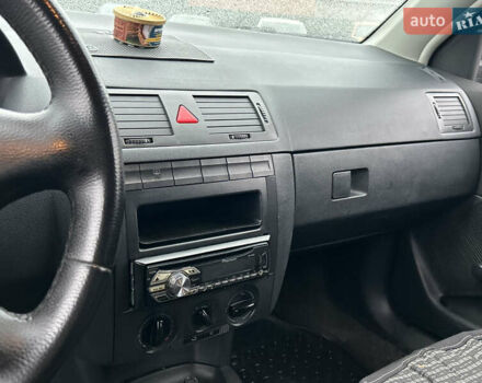 Красный Шкода Фабия, объемом двигателя 1.2 л и пробегом 189 тыс. км за 3599 $, фото 13 на Automoto.ua