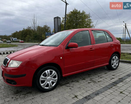 Красный Шкода Фабия, объемом двигателя 1.2 л и пробегом 180 тыс. км за 4500 $, фото 2 на Automoto.ua