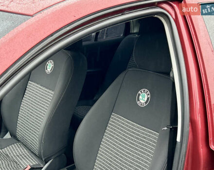Красный Шкода Фабия, объемом двигателя 1.2 л и пробегом 189 тыс. км за 3599 $, фото 10 на Automoto.ua