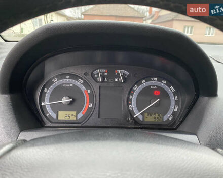 Красный Шкода Фабия, объемом двигателя 1.2 л и пробегом 189 тыс. км за 2999 $, фото 9 на Automoto.ua