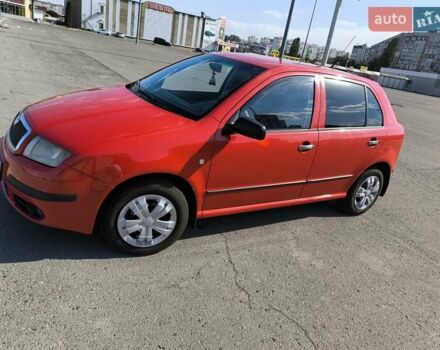 Красный Шкода Фабия, объемом двигателя 1.2 л и пробегом 300 тыс. км за 3500 $, фото 1 на Automoto.ua