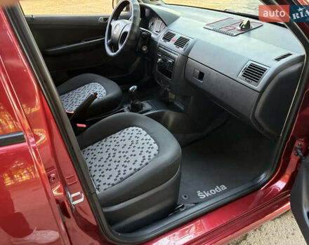 Червоний Шкода Фабія, об'ємом двигуна 1.2 л та пробігом 150 тис. км за 3550 $, фото 4 на Automoto.ua