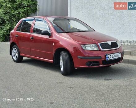 Красный Шкода Фабия, объемом двигателя 1.2 л и пробегом 156 тыс. км за 3900 $, фото 2 на Automoto.ua