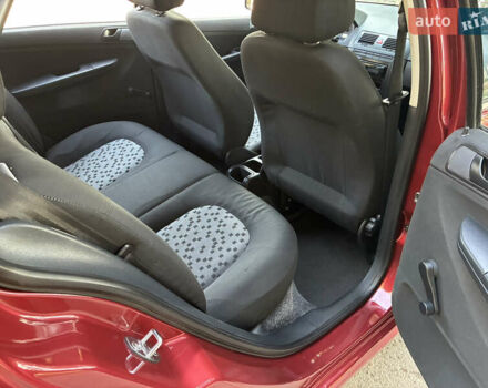 Червоний Шкода Фабія, об'ємом двигуна 1.2 л та пробігом 150 тис. км за 3550 $, фото 5 на Automoto.ua