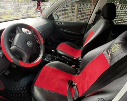 Шкода Фабия 2006 в Кременчуге на Automoto.ua Красный Шкода Фабия, объемом двигателя 1.2 л и пробегом 248 тыс. км за 4000 $, фото 4 на Automoto.ua