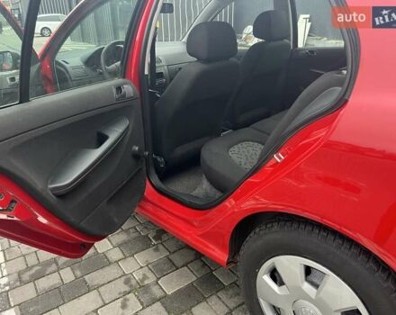 Красный Шкода Фабия, объемом двигателя 1.2 л и пробегом 264 тыс. км за 3250 $, фото 8 на Automoto.ua