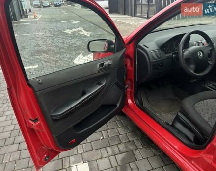 Красный Шкода Фабия, объемом двигателя 1.2 л и пробегом 264 тыс. км за 3250 $, фото 4 на Automoto.ua