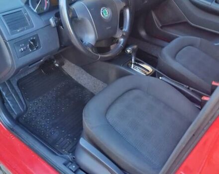 Шкода Фабия 2006 в Ивано-Франковске на Automoto.ua Красный Шкода Фабия, объемом двигателя 1.4 л и пробегом 190 тыс. км за 5500 $, фото 3 на Automoto.ua