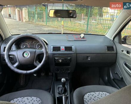 Червоний Шкода Фабія, об'ємом двигуна 1.2 л та пробігом 150 тис. км за 3550 $, фото 6 на Automoto.ua