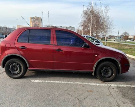 Красный Шкода Фабия, объемом двигателя 1.2 л и пробегом 283 тыс. км за 3700 $, фото 3 на Automoto.ua