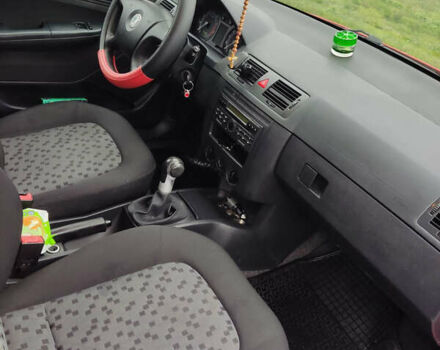 Красный Шкода Фабия, объемом двигателя 1.2 л и пробегом 240 тыс. км за 4200 $, фото 12 на Automoto.ua