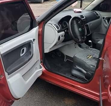 Красный Шкода Фабия, объемом двигателя 1.39 л и пробегом 280 тыс. км за 3900 $, фото 20 на Automoto.ua