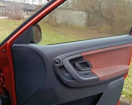 Красный Шкода Фабия, объемом двигателя 1.4 л и пробегом 207 тыс. км за 4500 $, фото 8 на Automoto.ua