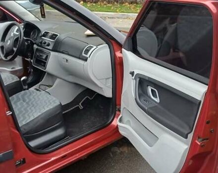 Красный Шкода Фабия, объемом двигателя 1.39 л и пробегом 280 тыс. км за 3900 $, фото 24 на Automoto.ua
