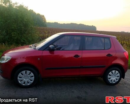 Красный Шкода Фабия, объемом двигателя 1.2 л и пробегом 199 тыс. км за 3999 $, фото 2 на Automoto.ua