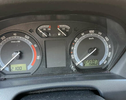 Красный Шкода Фабия, объемом двигателя 1.2 л и пробегом 235 тыс. км за 3922 $, фото 11 на Automoto.ua