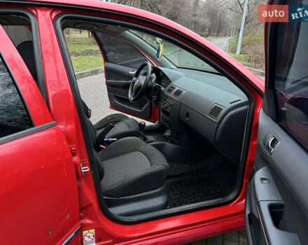 Красный Шкода Фабия, объемом двигателя 1.39 л и пробегом 260 тыс. км за 3700 $, фото 35 на Automoto.ua