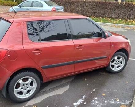 Красный Шкода Фабия, объемом двигателя 1.39 л и пробегом 280 тыс. км за 3900 $, фото 4 на Automoto.ua