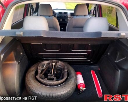 Красный Шкода Фабия, объемом двигателя 1.2 л и пробегом 199 тыс. км за 3999 $, фото 9 на Automoto.ua