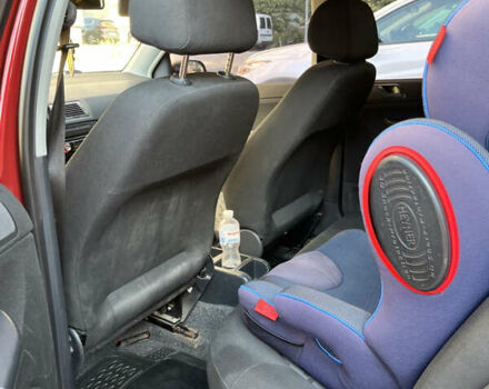 Красный Шкода Фабия, объемом двигателя 1.2 л и пробегом 235 тыс. км за 3922 $, фото 7 на Automoto.ua